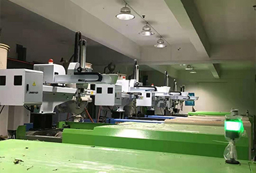 注塑企業(yè)如何選擇合適自己的機(jī)械手？ 